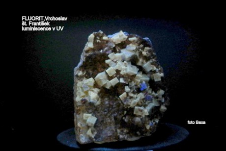 Fluorit Vrchoslav pod UV-254nm